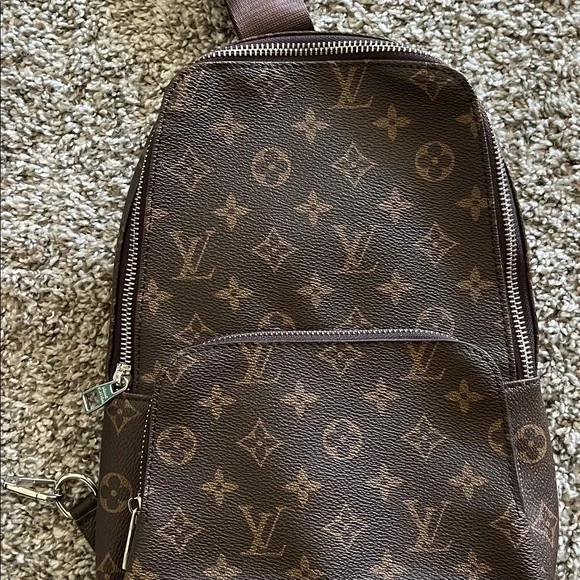 Louis Vuitton Avenue Sling Bag - Picture 2 of 8